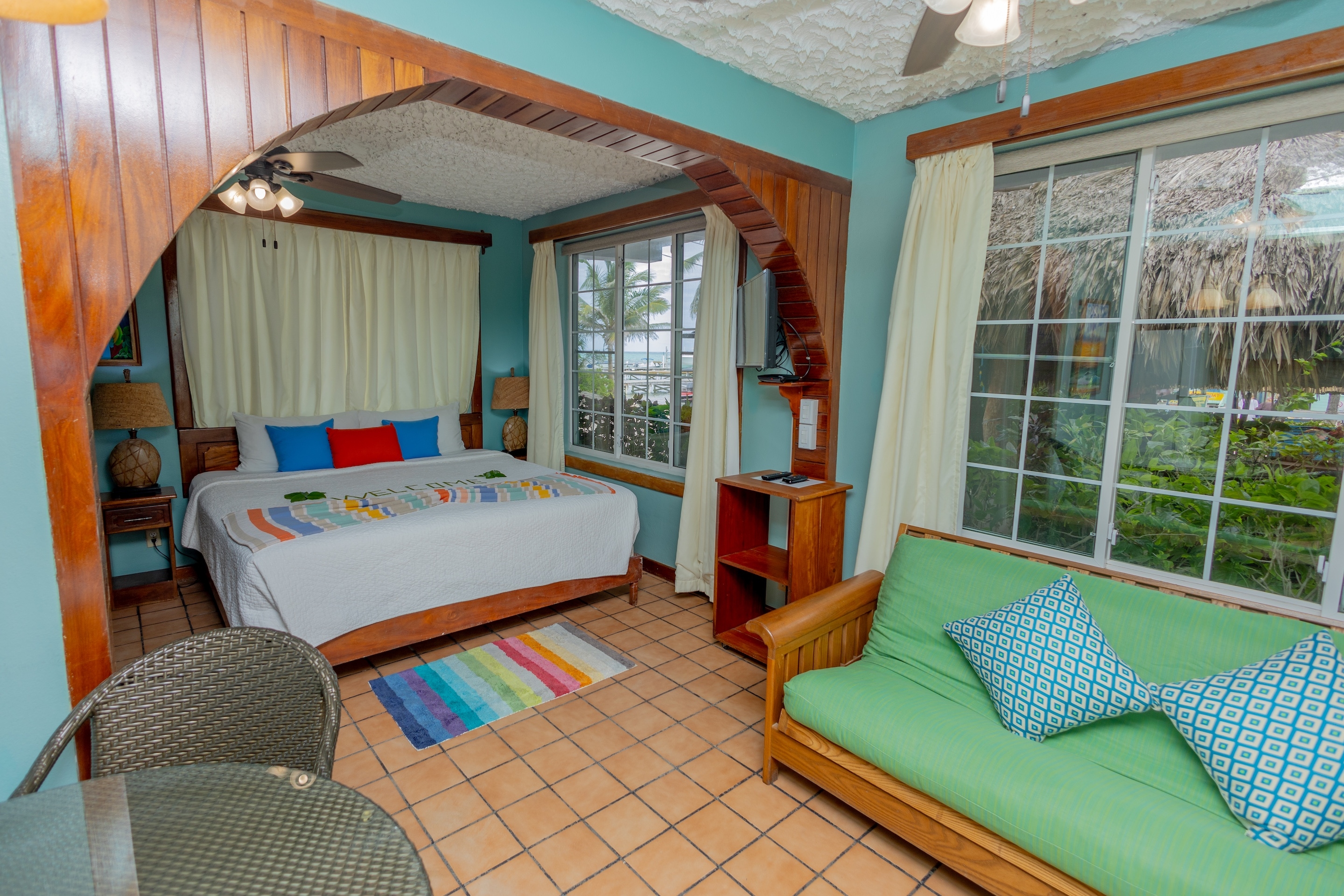 The suite has king bed, futon, fully equipped kitchen, a/c, ceiling fans TV with Cable and WiFi.