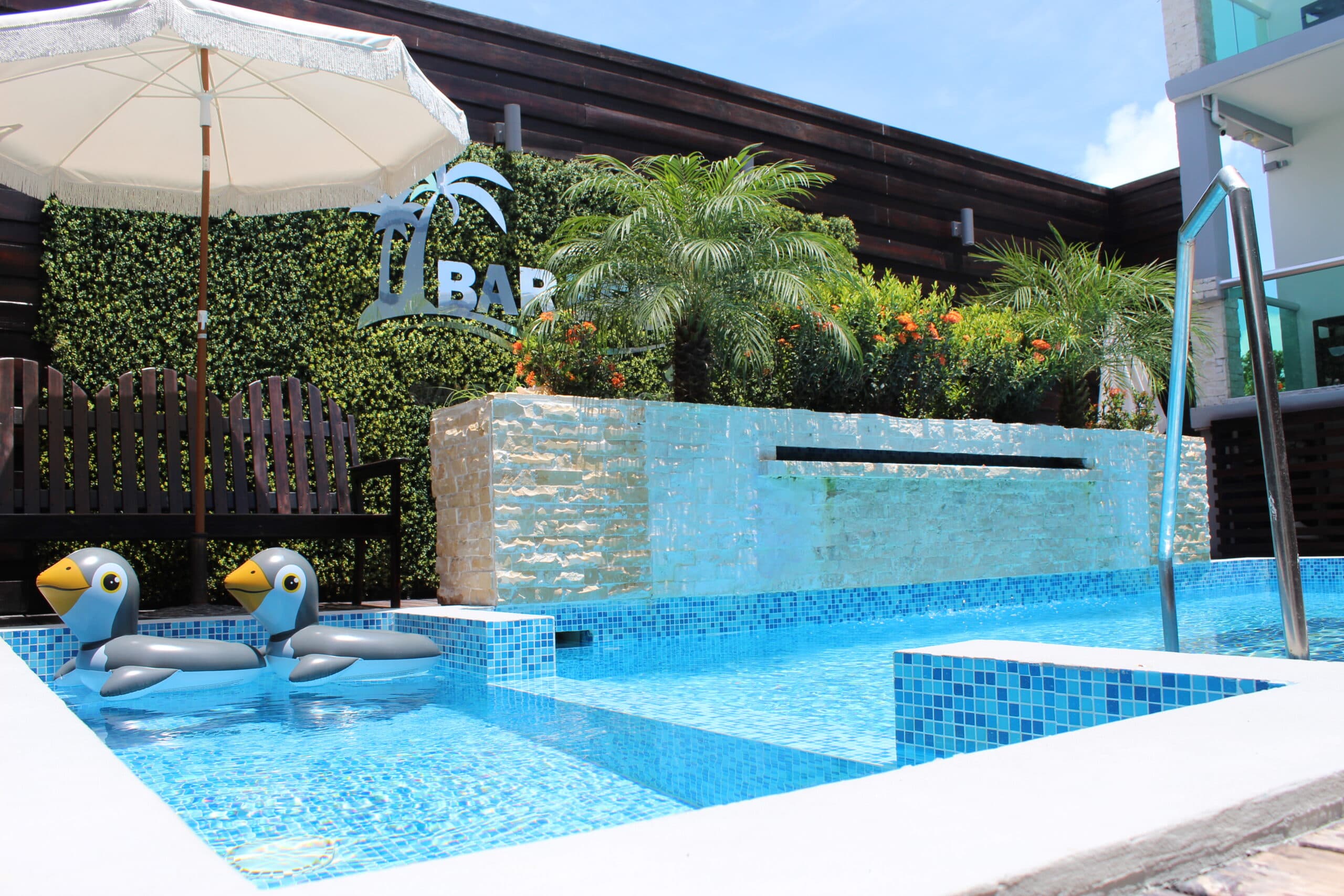 Barefoot Caye Caulker Hotel