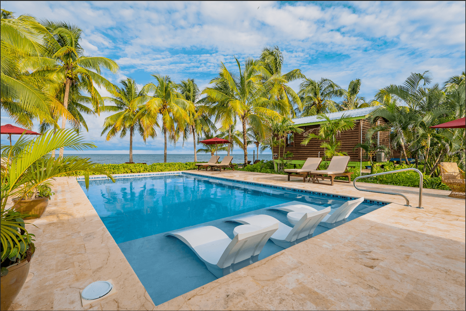 Coconut Row Boutique Hotel